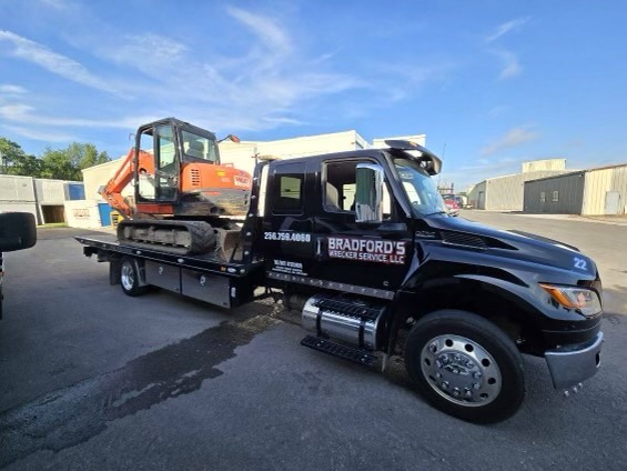 light duty towing, flatbed, equipment, huntsville, al, bradford's truck & trailer repair inc